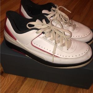 Jordan 2s size 9.5 men
